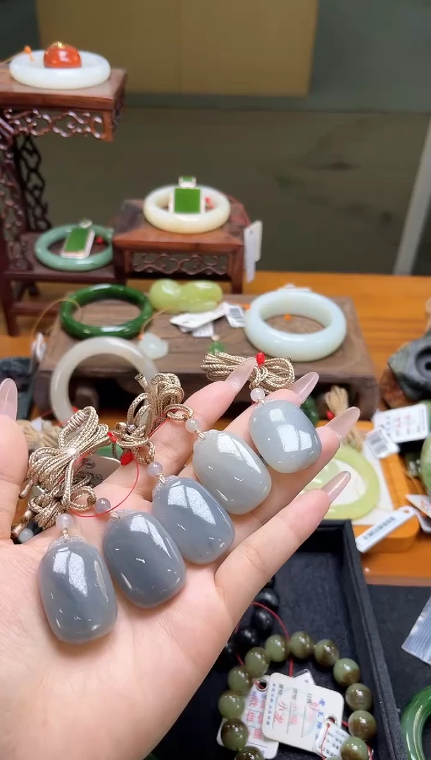 吊坠(不含链)未镶嵌和田玉且末青花 无事牌 多样性发一