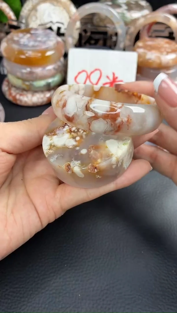 未镶嵌手镯（圆镯）石英质玉53