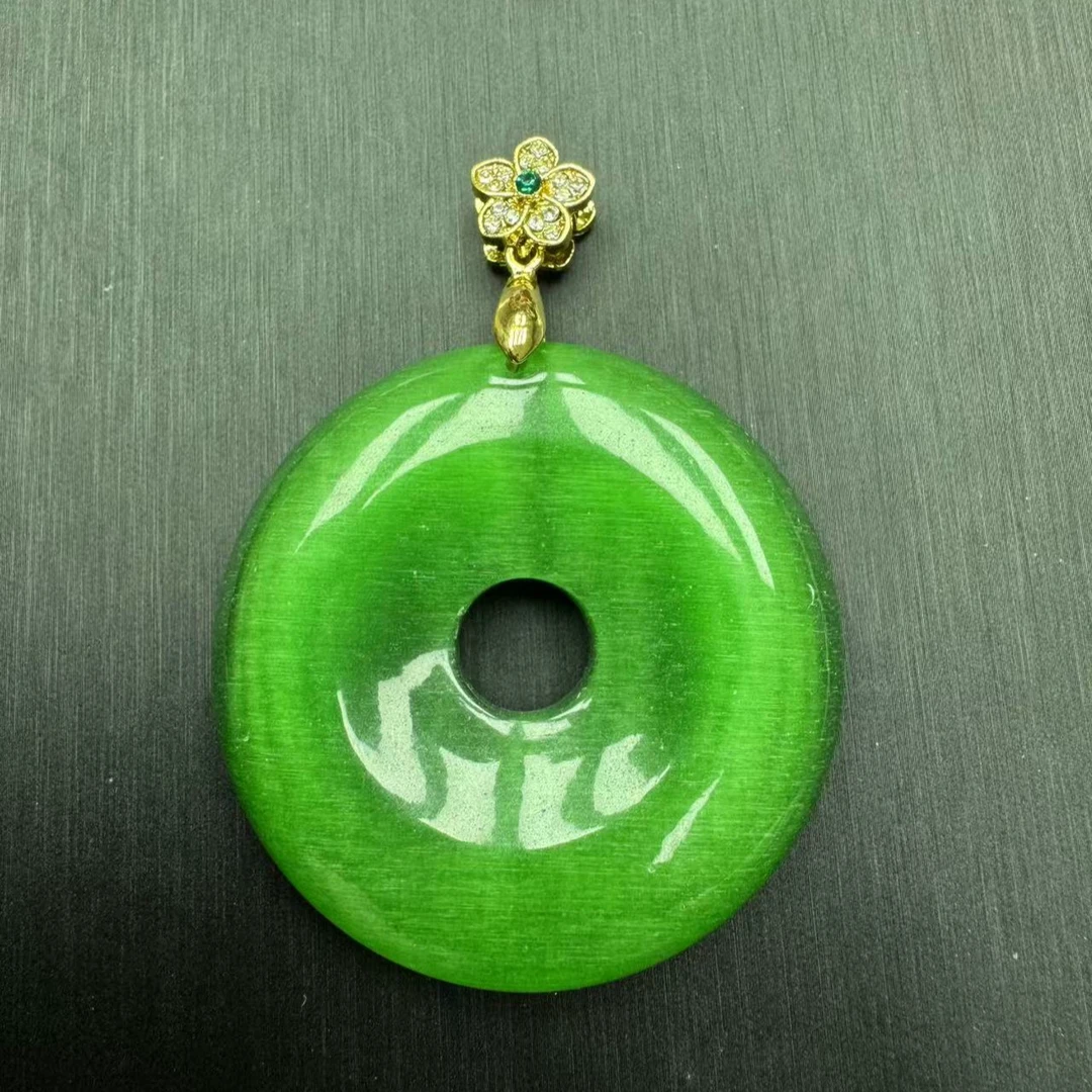 H368和田玉精美吊坠