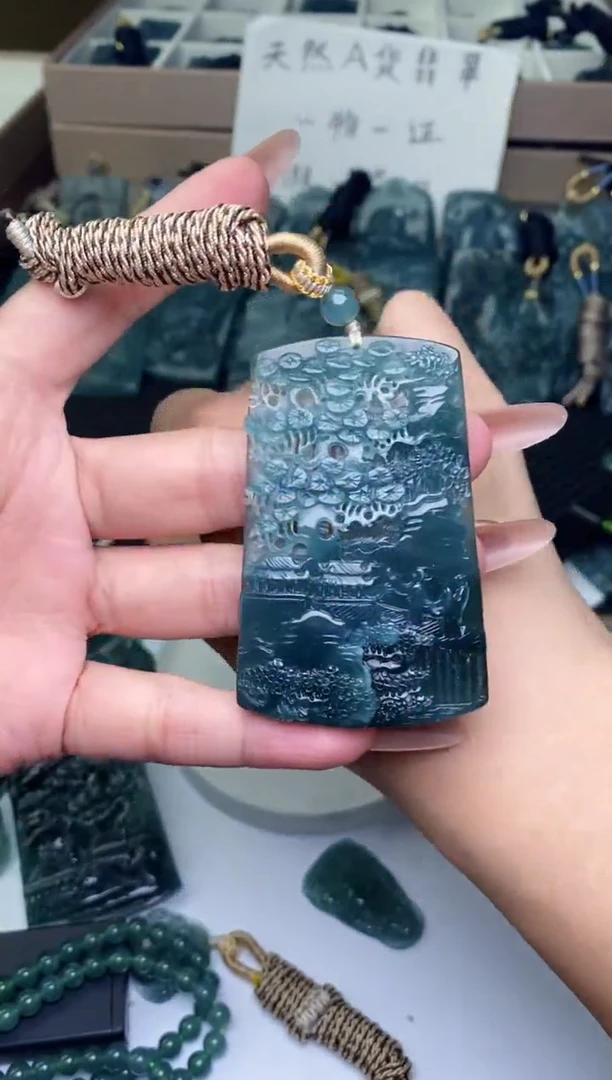 颈饰未镶嵌翡翠