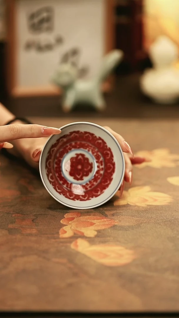 M4007/陶瓷釉里红宝相纹普洱杯