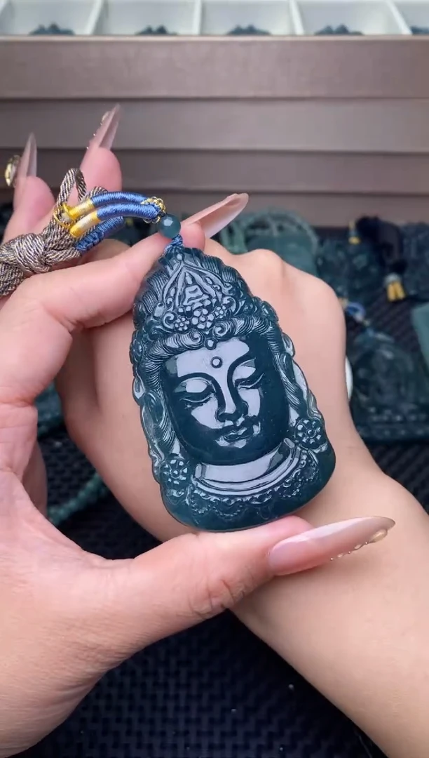 翡翠未镶嵌颈饰