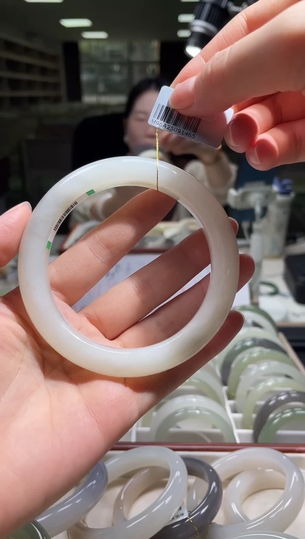 未镶嵌手镯和田玉63-64圈口 1465