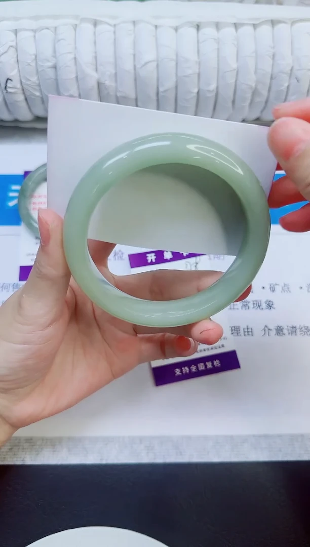 石英质玉手镯未镶嵌379/64.4