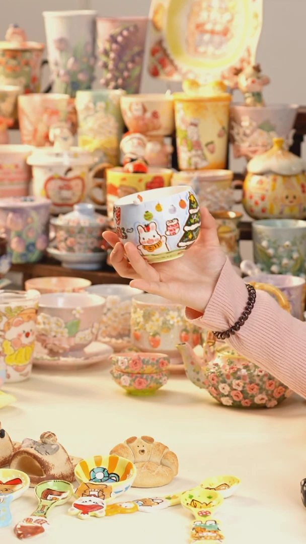 摆件陶景德镇釉下彩手绘设计师款陶瓷