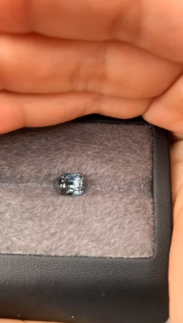 未镶嵌裸石定制尖晶石枕型 金属色调 1.95ct