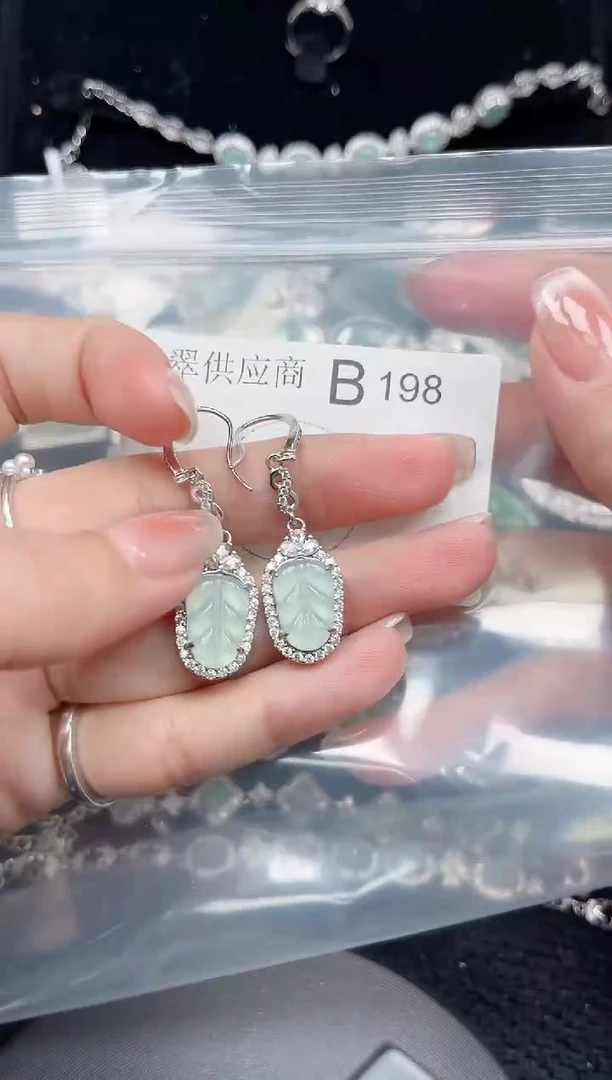 【闪购商品】翡翠颈饰未镶嵌198赠皮绳