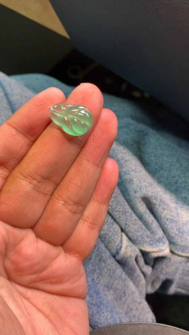 【闪购商品】翡翠颈饰未镶嵌叶子