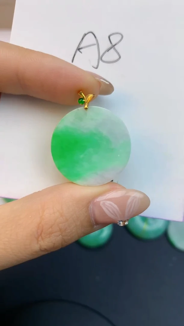 颈饰18K金镶嵌翡翠天然缅甸a货翡翠百元以上9元证书费自理