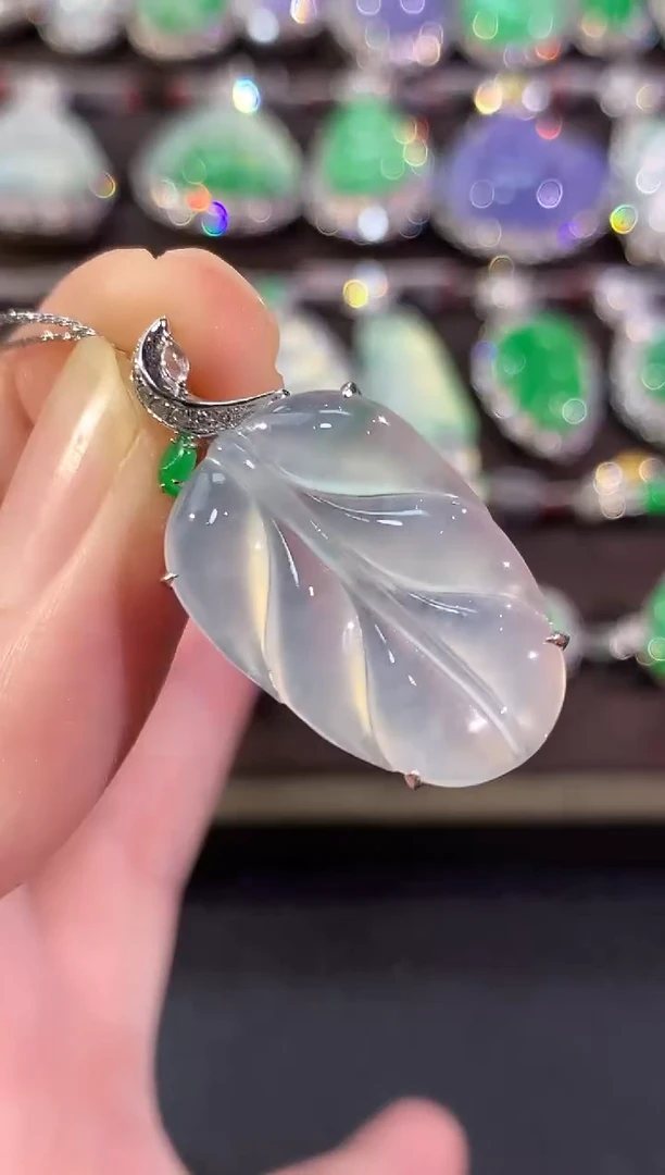 吊坠(不含链)18K金镶嵌翡翠冬日珠宝E39