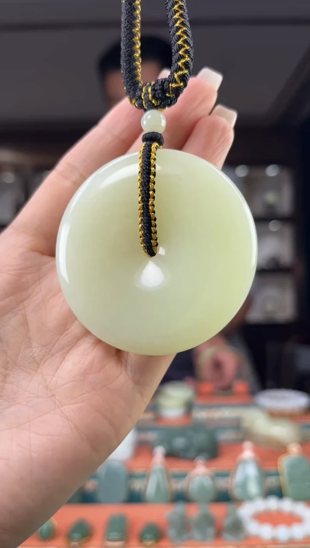 颈饰未镶嵌和田玉佩佩