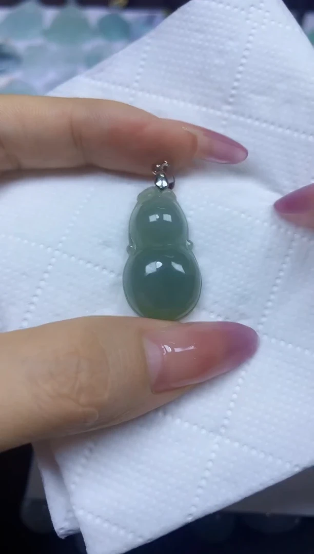 翡翠未镶嵌颈饰挂件