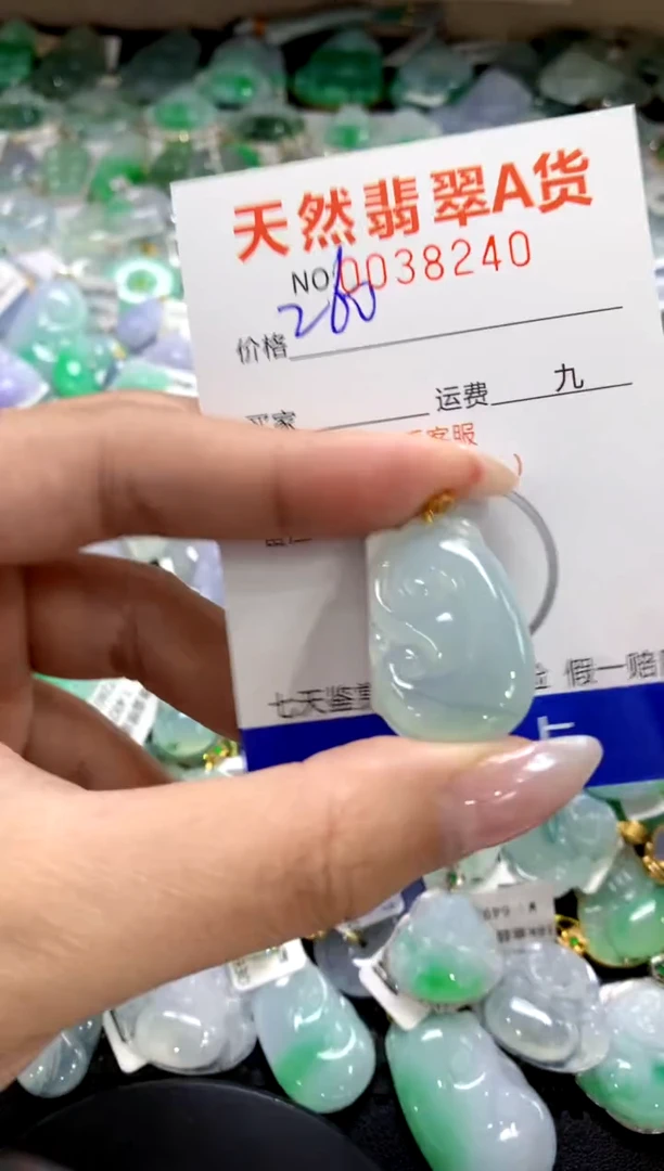 颈饰18K金镶嵌翡翠1111111111111111