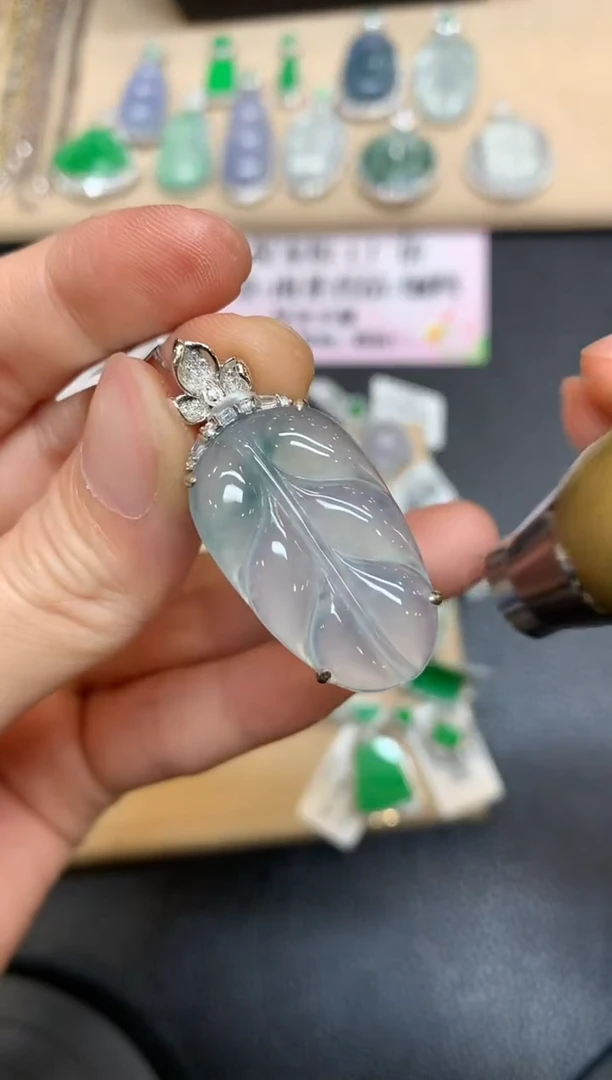 【闪购商品】翡翠颈饰18K金镶嵌树叶【无服务费