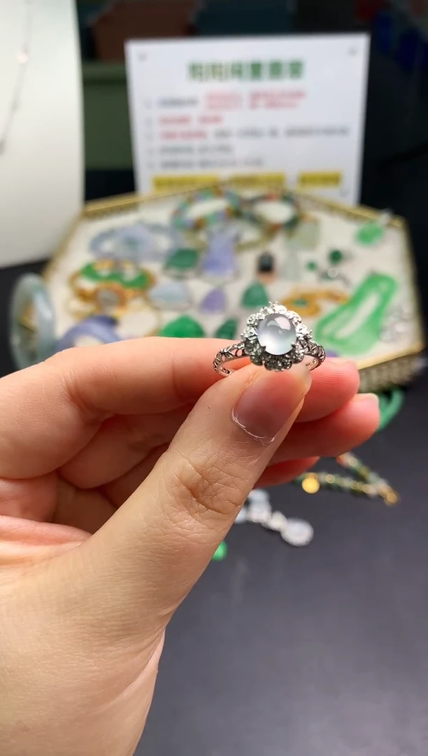 【闪购商品】翡翠吊坠(不含链)18K金镶嵌翡翠蛋面戒指|不退不换