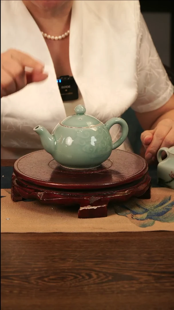 青瓷 老梅青 壶（祥云