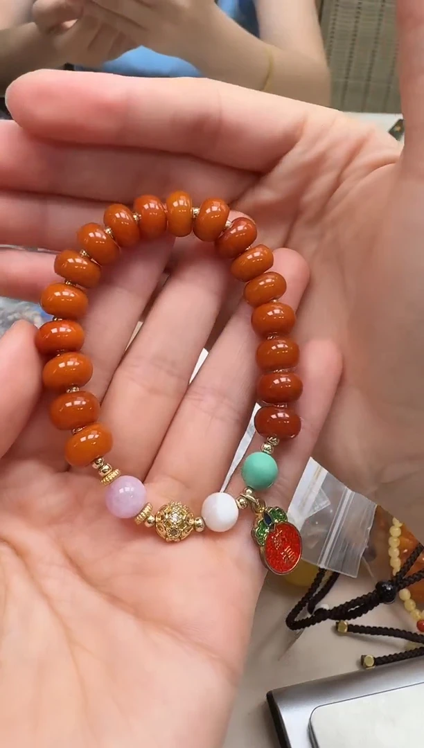 未镶嵌琥珀裸石如图