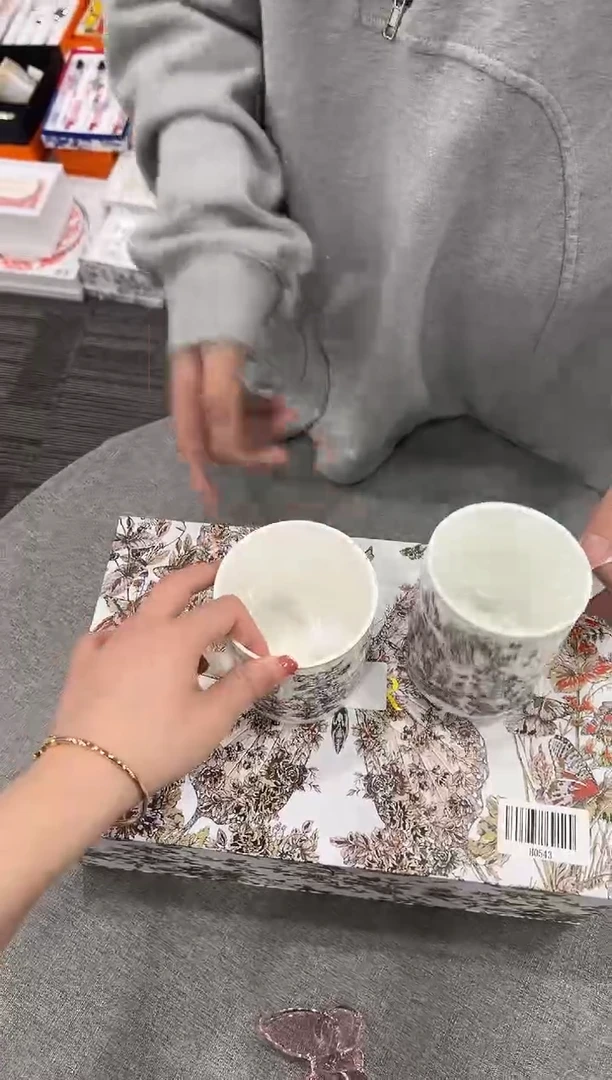 【闪购商品】杯H543--------------