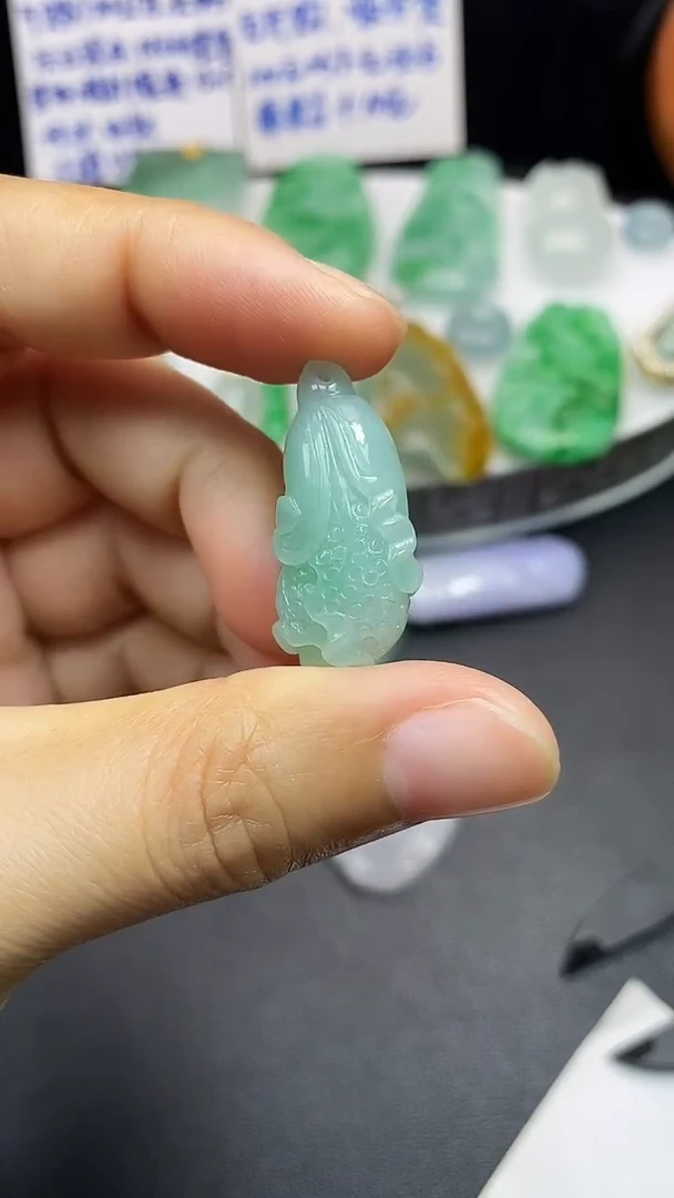 颈饰未镶嵌翡翠吊坠