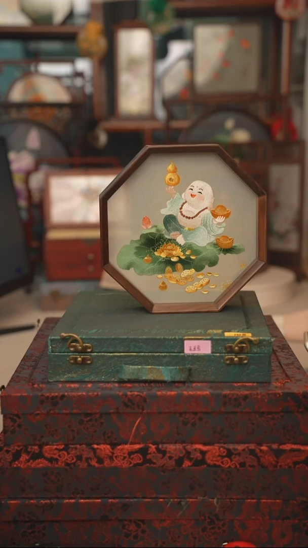 扇子苏绣双面绣八角台屏胡桃木框大号20CM