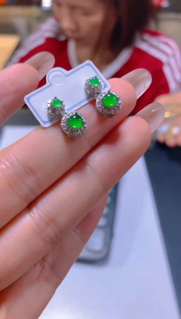 未镶嵌翡翠耳饰多样性发一