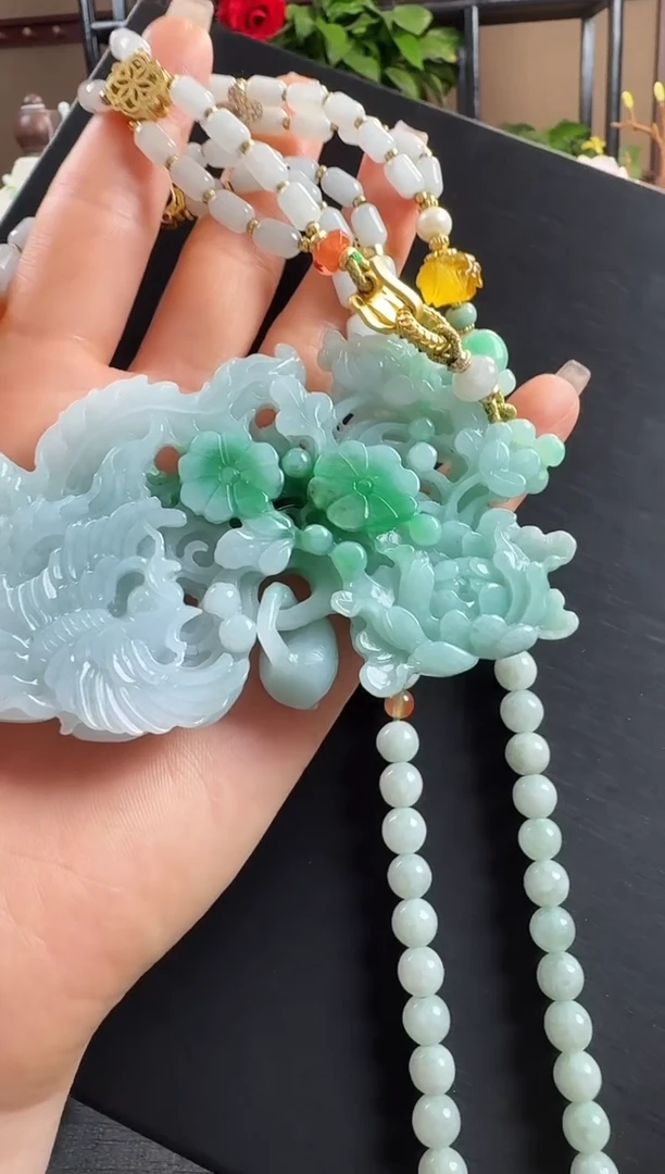 颈饰未镶嵌翡翠凤牌