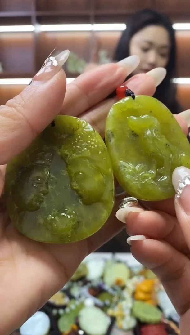 未镶嵌岫玉吊坠拍一发二