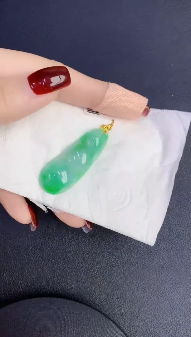 颈饰18K金镶嵌翡翠缅甸天然翡翠A货