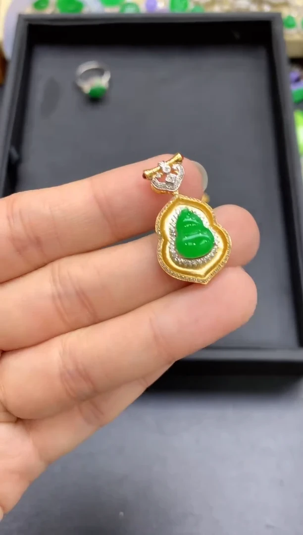 颈饰18K金镶嵌翡翠584-中国好珍宝
