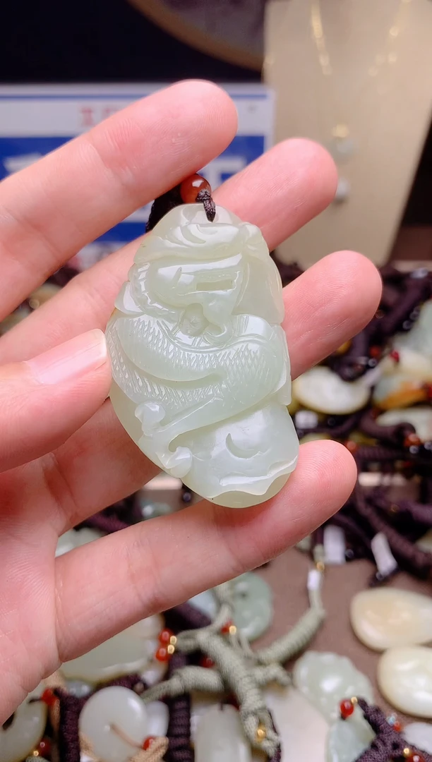 和田玉未镶嵌颈饰1