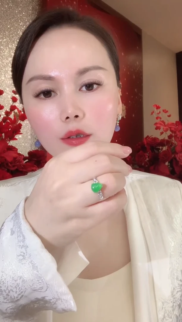 18K金镶嵌戒指翡翠C64