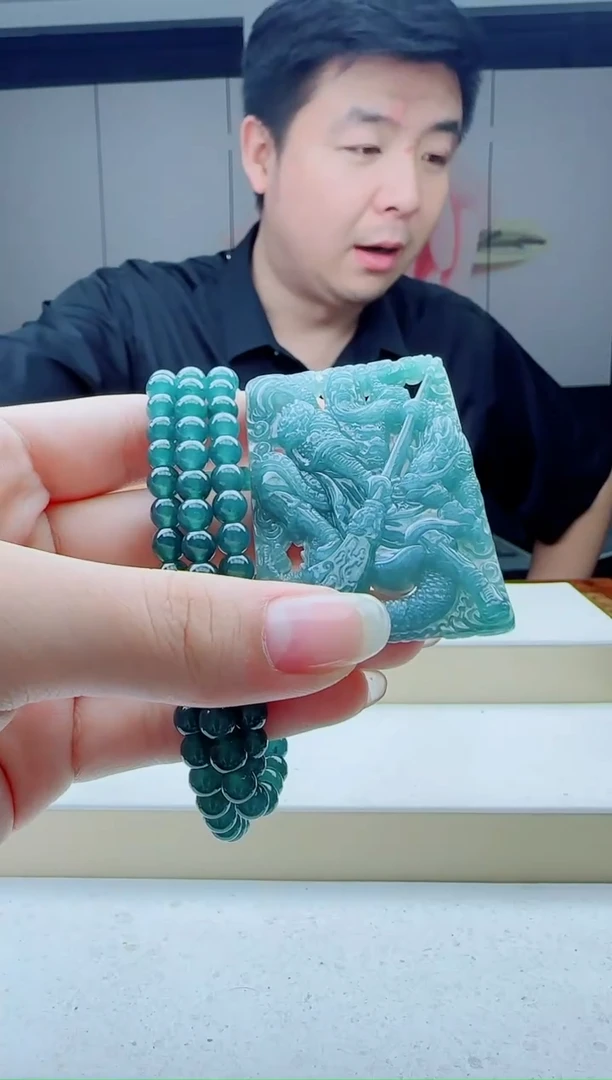 颈饰未镶嵌翡翠多样性发其中一