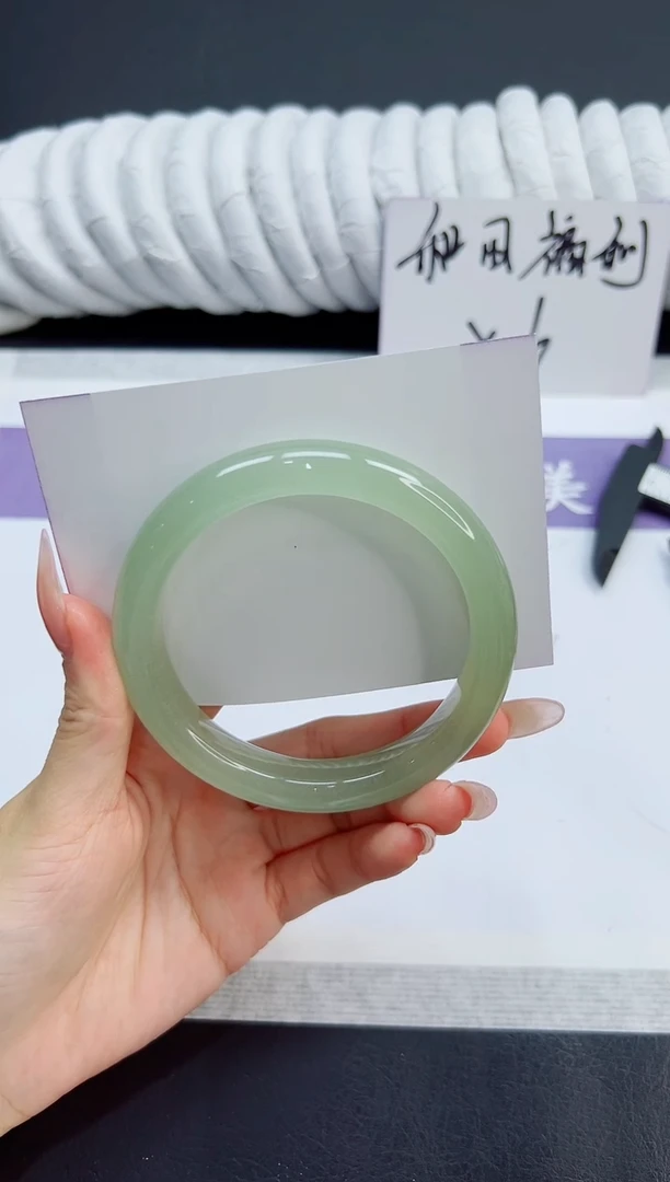 未镶嵌手镯石英质玉136/62DL