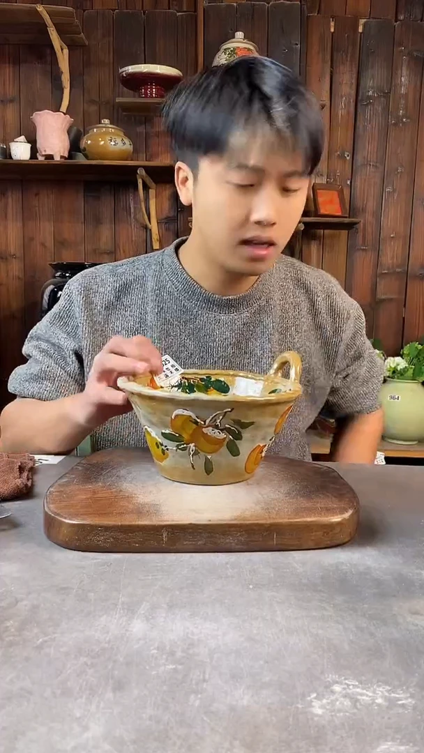 碗025瑕，手工手绘，超出陶瓷