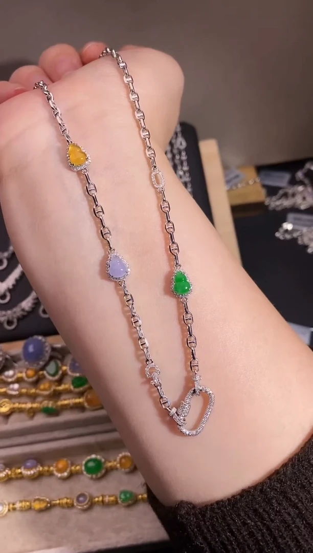 颈饰18K金镶嵌翡翠项链