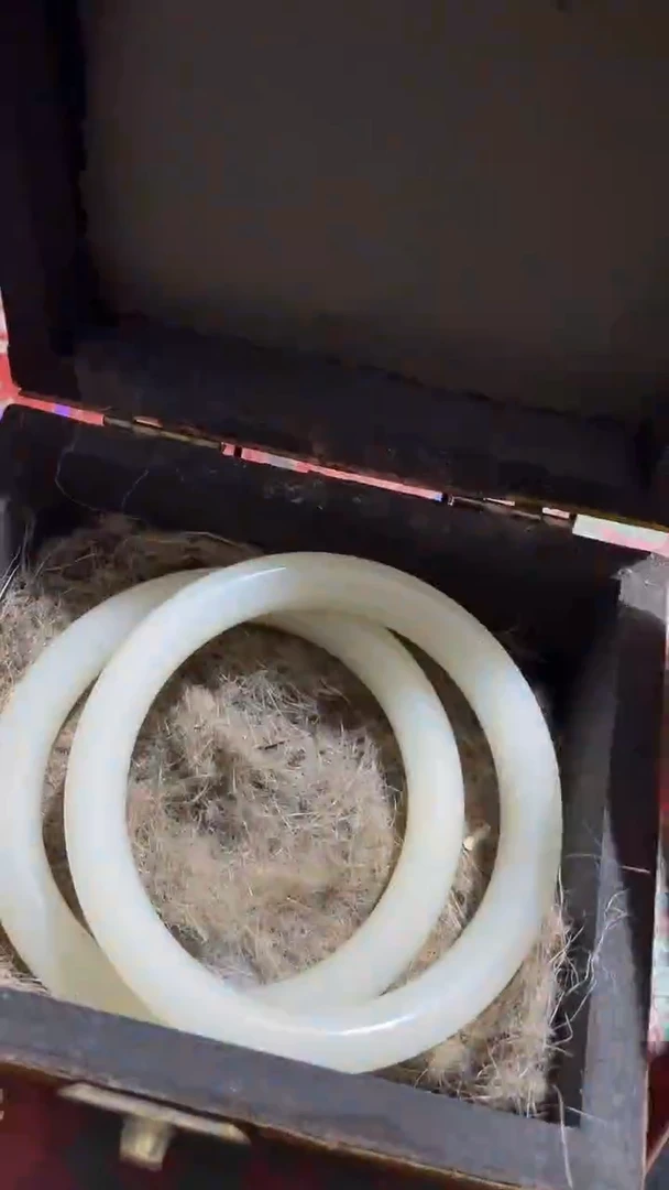 玉米李想专属链接  一对白镯子  带盒