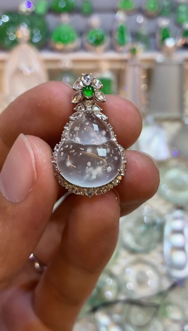 吊坠(不含链)18K金镶嵌翡翠葫芦