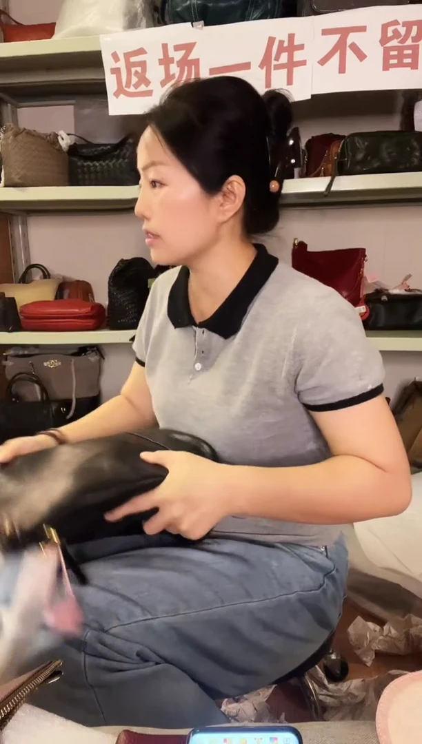 小牛皮（革） 高端订制时尚百搭女士手提 腋下斜跨包包