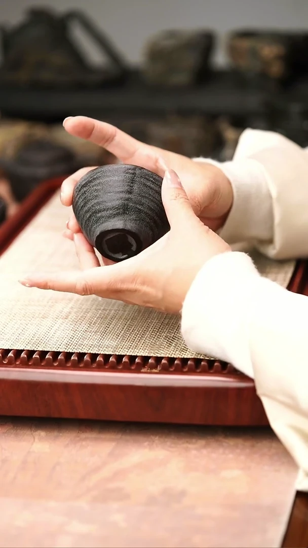 归玉堂冰碛岩重工雕刻曲纹肌理茶碗