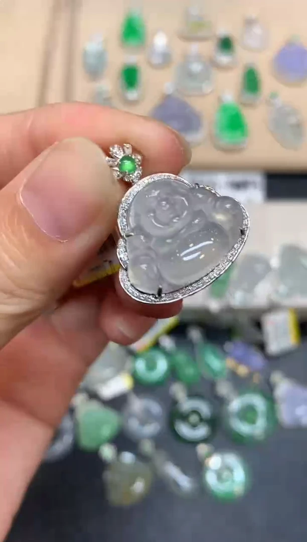 颈饰18K金镶嵌翡翠佛公【无服务费