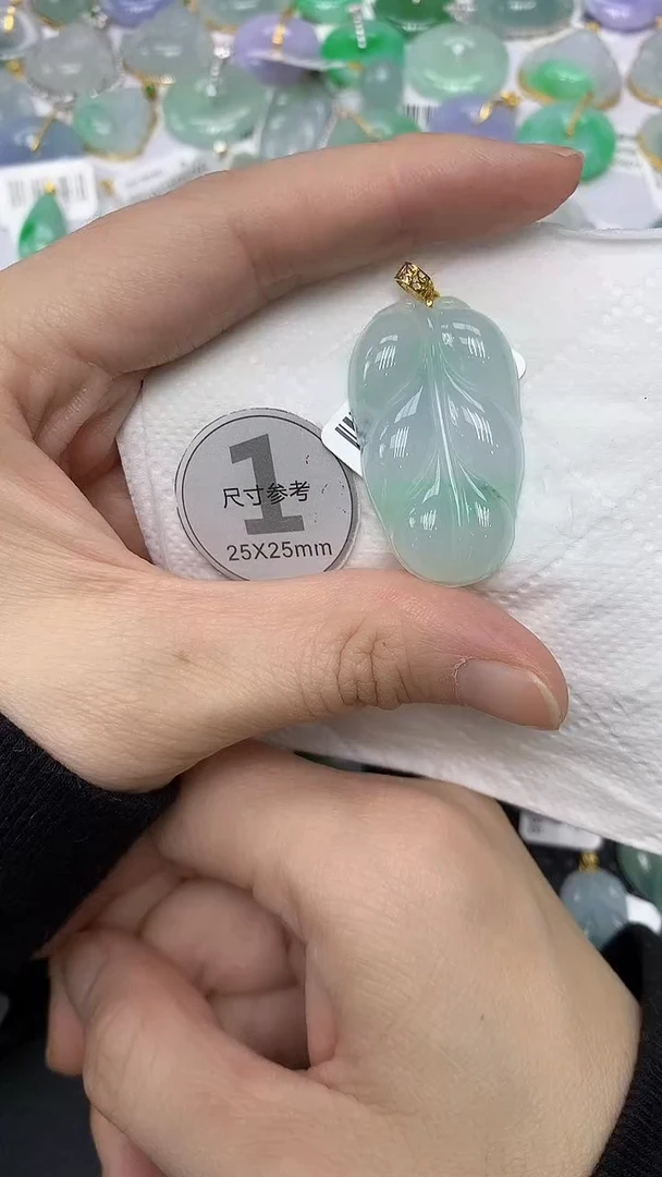 颈饰18K金镶嵌翡翠111111111