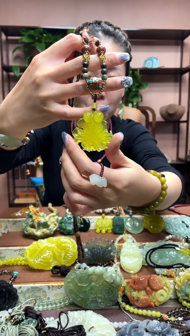 未镶嵌岫玉吊坠·