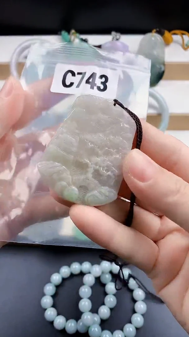 颈饰未镶嵌翡翠天然翡翠吊坠挂件