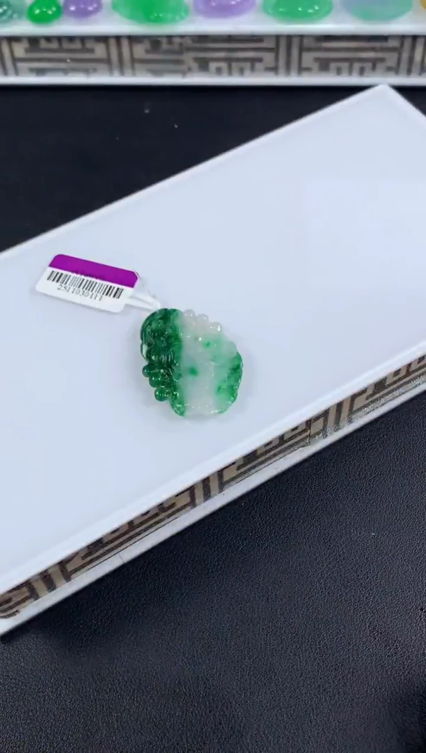 未镶嵌定制翡翠招*哥翡翠