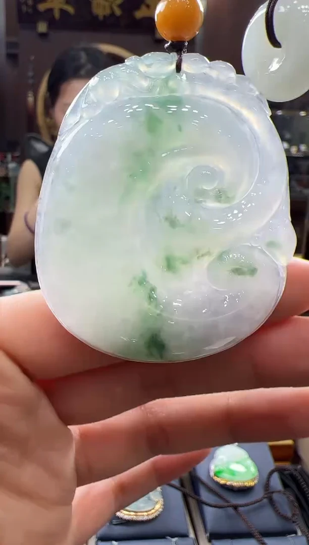 翡翠挂件未镶嵌如意