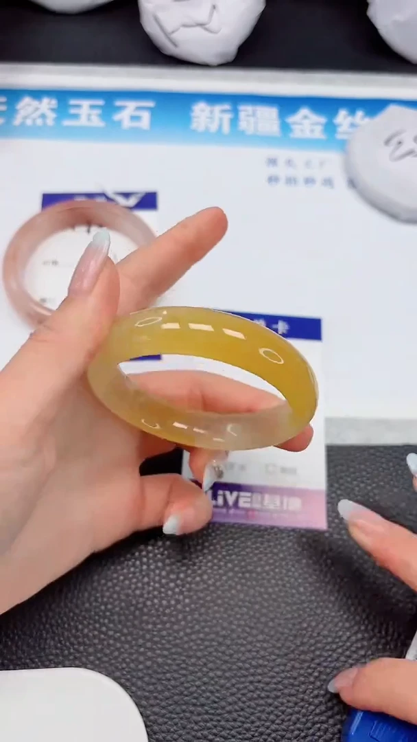 【闪购商品】石英质玉未镶嵌手镯191