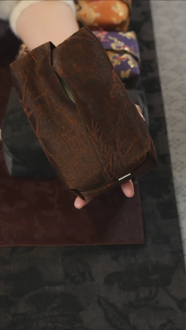 纸巾盒············