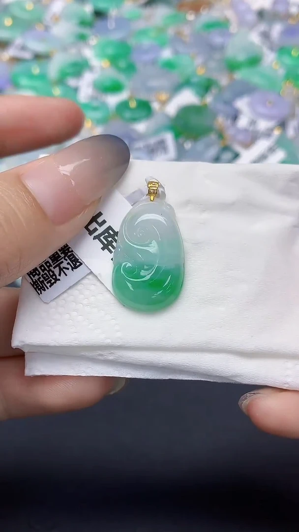 翡翠18K金镶嵌颈饰天然缅甸a货翡翠