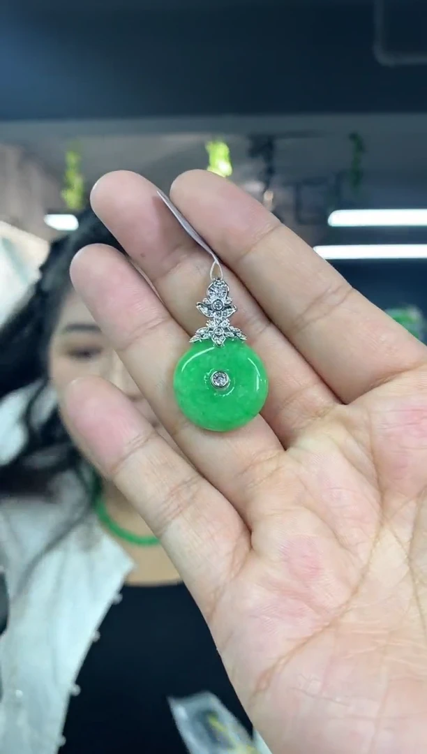 翡翠未镶嵌颈饰多样性发其一颜色微差