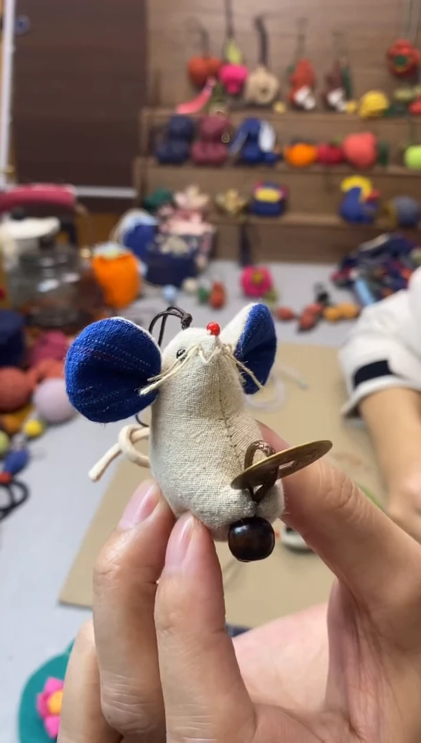 布艺抱钱鼠 挂件